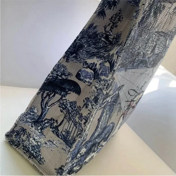 Dior Gift Around The World  Tote Bag - Picture 5 of 13